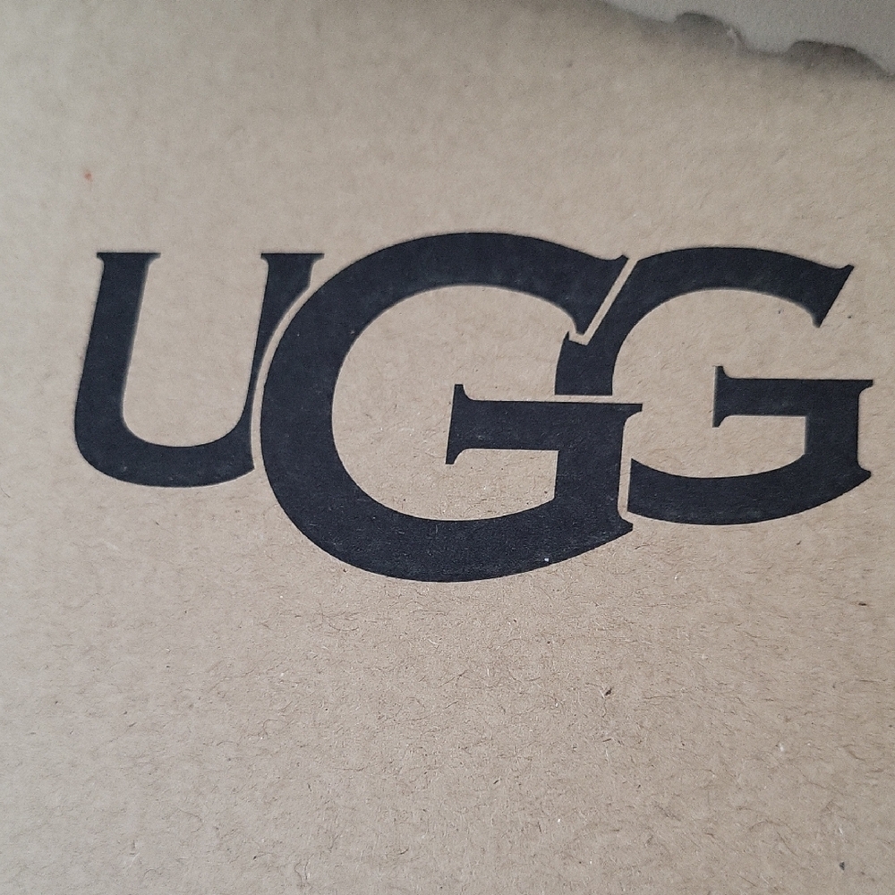 UGG Women's Classic Slippers II in Tan with Plush Fur - Picture 8 of 9